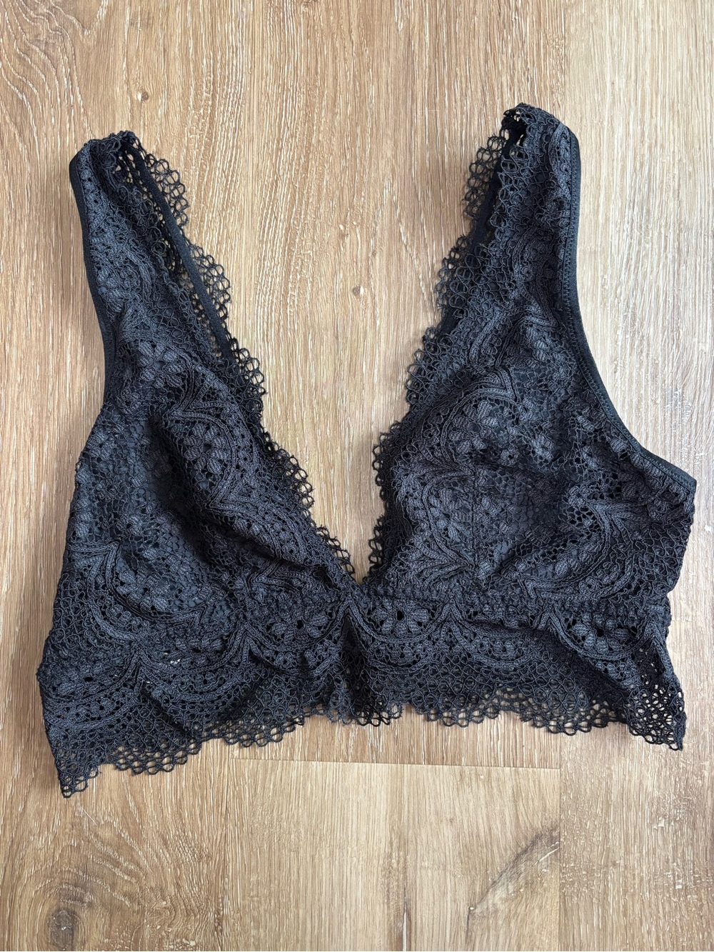Victoria's Secret Black Lace Bralette with Scalloped Edges Large - Picture 1 of 5